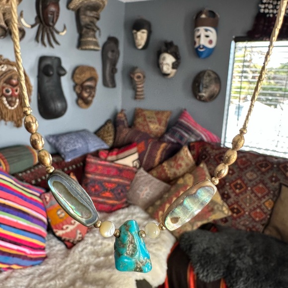 Jewelry - Vintage dainty turquoise abalone and mother of pearl beads w gold wire beads